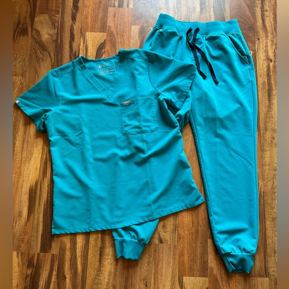 Figs Womens Scrub Set in Teal - Picture 1 of 8